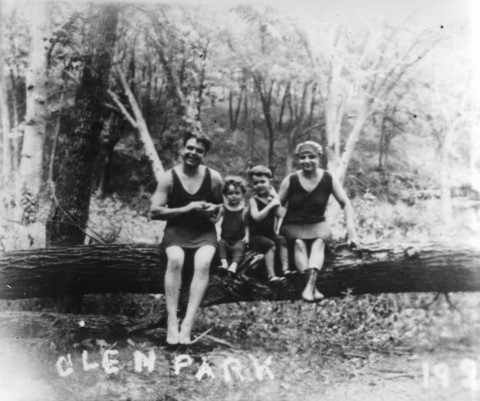 Alfred J. de Grazia Sr, Alfred de Grazia Jr, Sebastian de Grazia, Catherine Lupo de Grazia, Glen Park, 1920